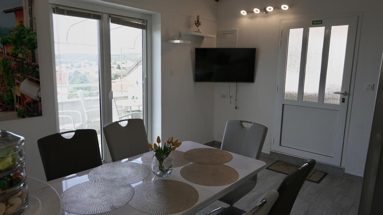 Apartments Bestak Krk Town Eksteriør billede